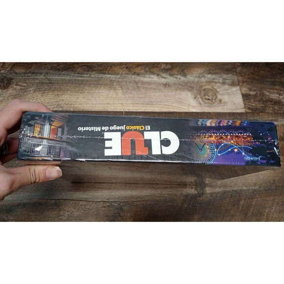 New! Clue Classic Mystery Board Game, Spanish Version - Picture 2 of 4